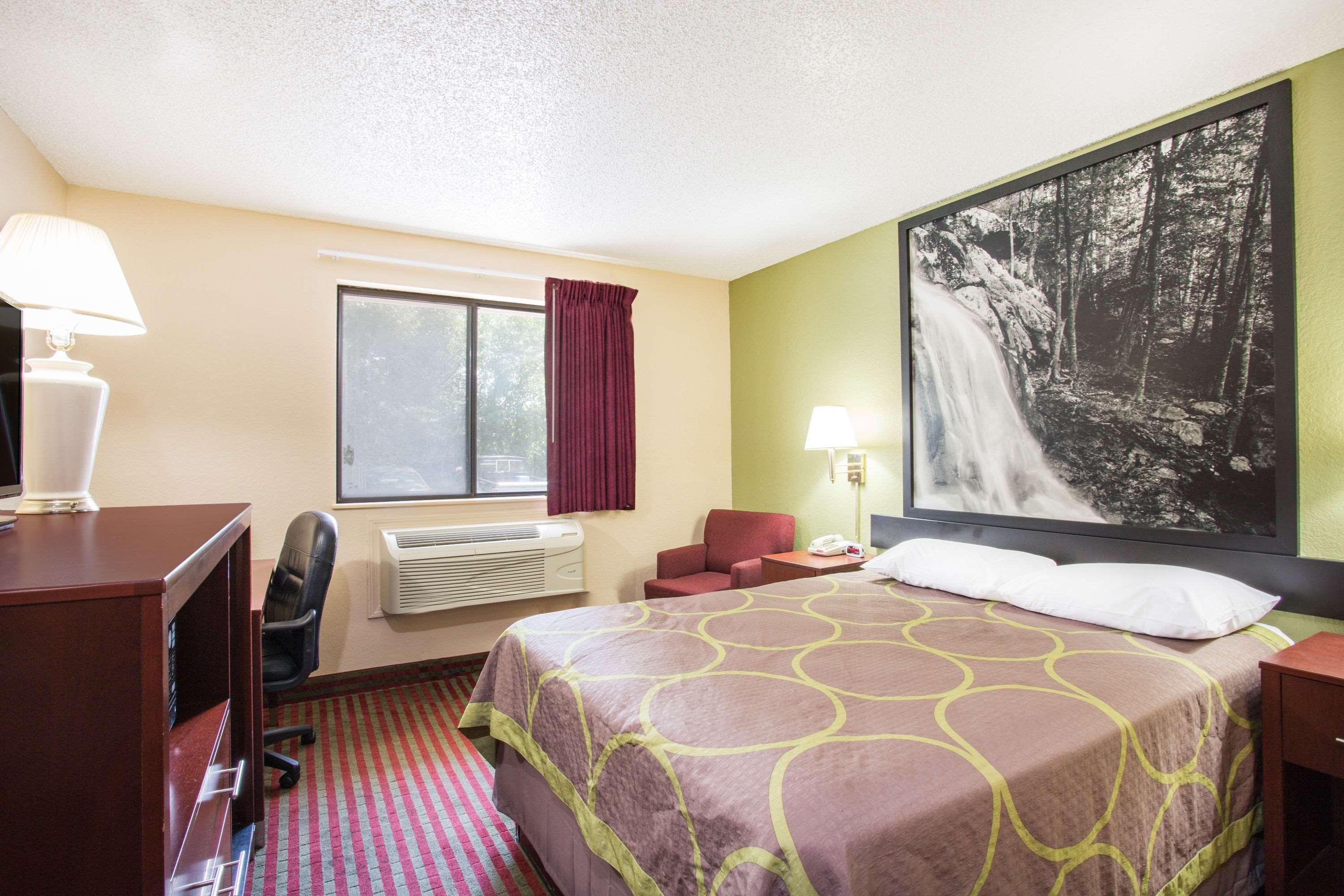 Super 8 By Wyndham Harrisonburg Motel Exterior photo