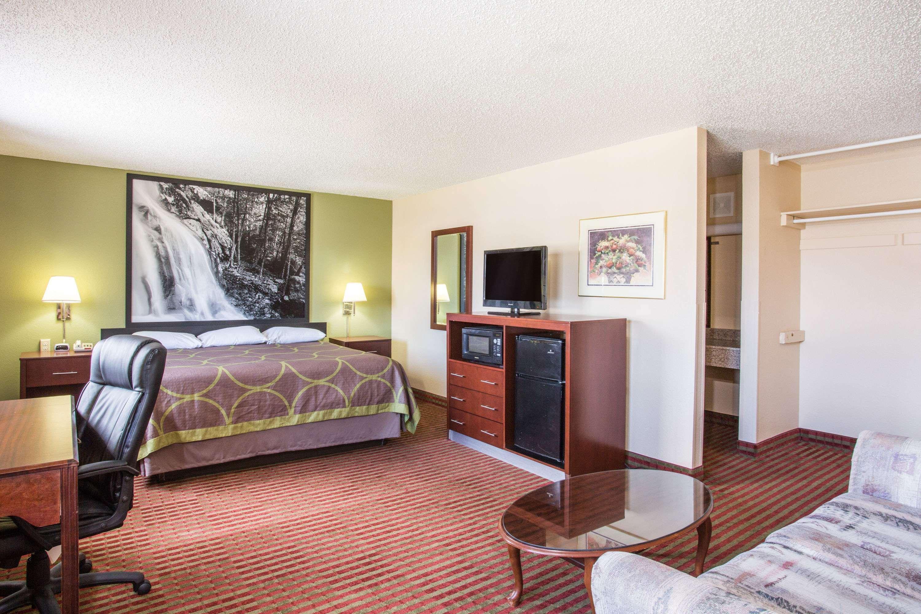 Super 8 By Wyndham Harrisonburg Motel Exterior photo