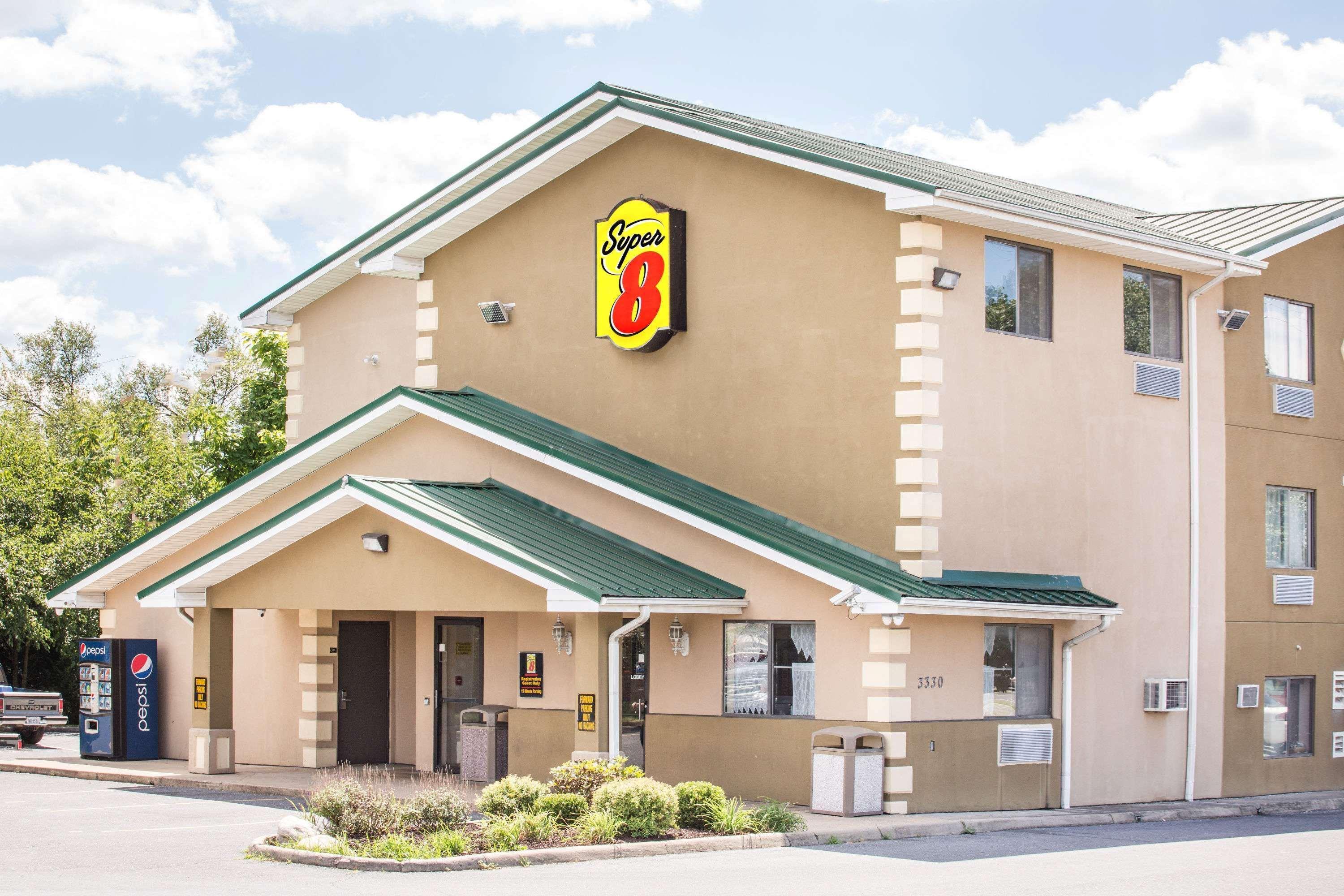 Super 8 By Wyndham Harrisonburg Motel Exterior photo