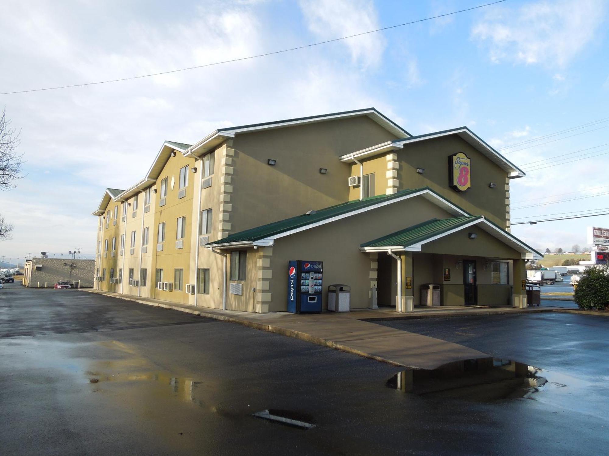 Super 8 By Wyndham Harrisonburg Motel Exterior photo