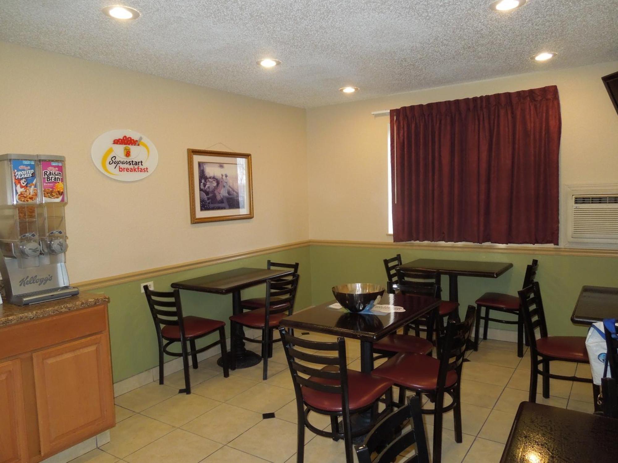 Super 8 By Wyndham Harrisonburg Motel Exterior photo