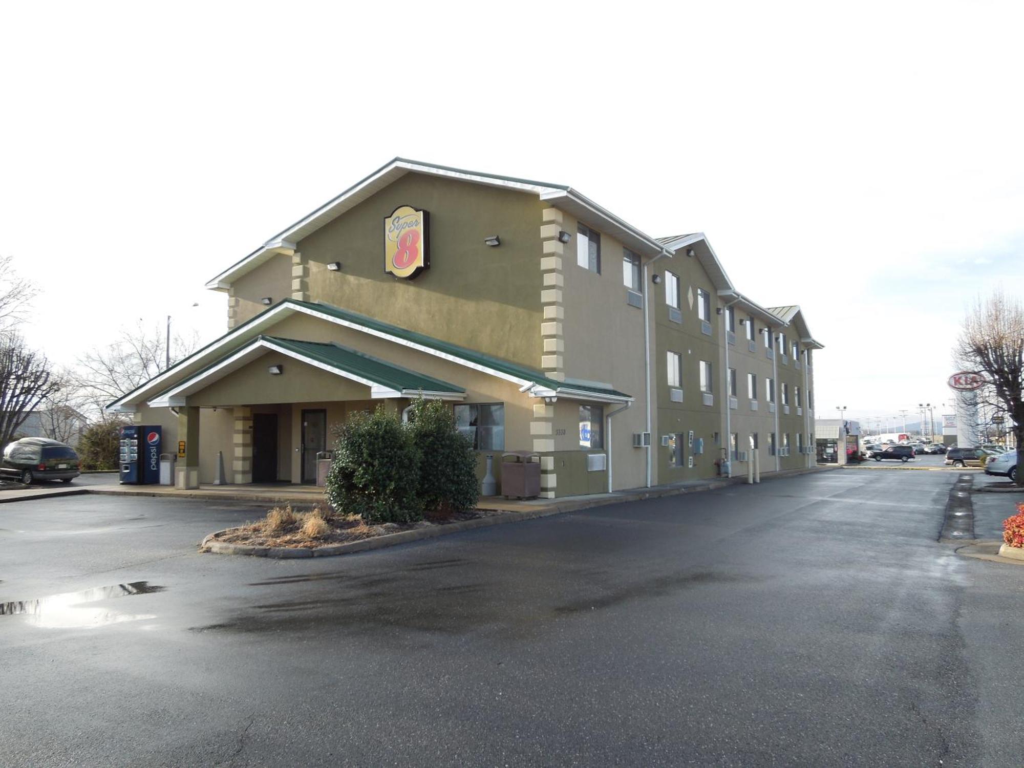 Super 8 By Wyndham Harrisonburg Motel Exterior photo